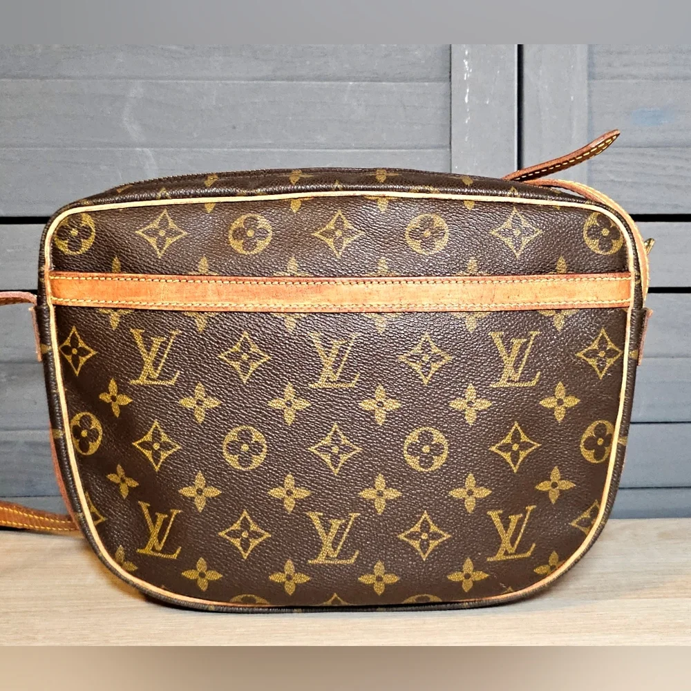 Authentic LOUIS VUITTON Jeune Fille GM Monogram Crossbody Shoulder Bag - Picture 2 of 13